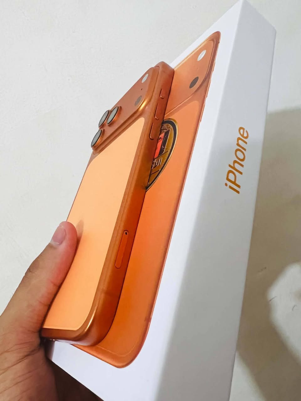 السلام عليكم للبيع او مراوس 
iPhone 17pro max.                    كوبي ماستر طبق الأصل
ذاكره 512 ياخذ تك سيم كارت 
نضام ايفون ينزك جميع  البرامج
لون مميز برتقالي 🧡🧡🧡
كامل ملحقات كارتون + كيبل الاصلي +كفر شفاف اصلي
شحن تايب سي كامره تخبل يشغل كامره من الجانب
سعره 185 وبي مجال حك الجيه 
مكاني حله طريق سده محاويل 
للاستفسار ***********
تحياتي للجميع🫶
