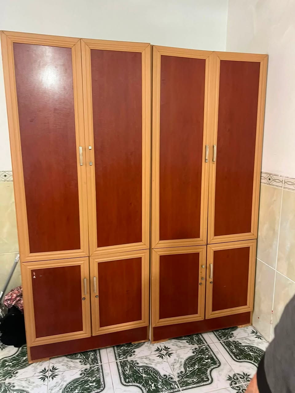 السلام عليكم كناتير بابين للبيع سعر الواحد 60 قفل مكاني اربيل للتواصل خاص او ***********
