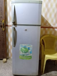 ثلاجه • عاطله • للبيع