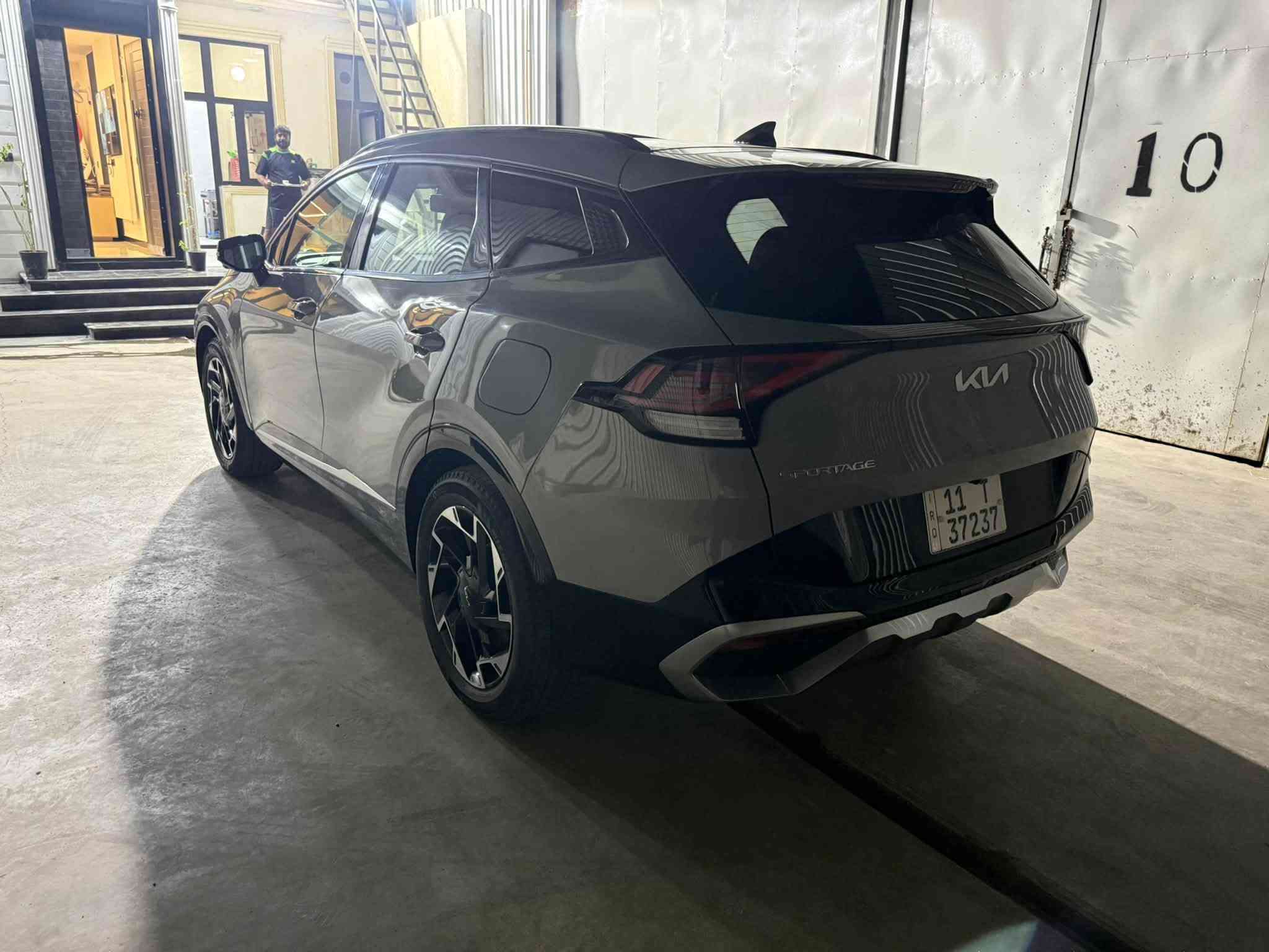 ﷽

للبيع فقط…
كيا سبورتج موديل 2024  برستيج
                    kia sportage SX-prestige AWD
الموديل : 2024
الون : رصاصي سمنتي  
لون الداخل : احمر 
العداد : 16 الف ميل 

فول فول مواصفات اعلى فئة بلسبورتج 
سيارة جديدة
وارد امريكي 
الضرر : جاملغ خلفي معدل ومصبوغ  وباب السائق والي وراه مبدلات ومصبوغات تكمه ودوسه مابيهن ضرر الضرر فقط خارجي 
ايرباك فقط البرده والكشن 
صور الحادث مرفقه بلمنشور 

مواصفاتها :-
1. محرك 2500 GDi
2. كير 8 نمر
3. بانوراما
4. بصمة : تشغيل - ابواب - صندوك
5. صندوك كهرباء ذكي
6. شاشة كبيرة على طول الدشبول دجتل كامل 
7. كيجات الكترونية متغيرة حسب الوضعيات
8. انظمة القيادة : سبورت - سمارت - نورمال
9. كشنات جلد أحمر
10. كراسي كهرباء فول تحكم مع كشن ميموري 
11. اضواء ترحيب عند الاقتراب مع ترحيب داخلي عند الصعود او المغادرة
12. شحن وايرليس
13. هاند بريك بصمة
14. اوتو هولد
15. كاميرات 360 مع كاميرات بالاشارات الجانبية مع وضعيات مختلفة للكاميرات
16. فول رادارات امامية وخلفية وجانبية
17. تحديد مسار ذكي
18. قيادة أليه ذكية
19. نقطة عمياء
20. كروز سرعة
21. تبريد وتدفئة كشنات مع تدفئة ستيرن
22. سستم صوت هارمان كاردون 
23. خزن كشن سائق ميموري وضعيتان
24. اشاير بالمري
25. تشغيل عن بعد
26. شاشة لمس متغيرة لتحكم الميديا او لتبريد
27. ستيرن فول تحكمات

رقم بغداد انكليزي 
السعر 225 ورقه وبيها مجال 
للستفسار اكثر يرجا الاتصال بلرقم 
***********
***********

