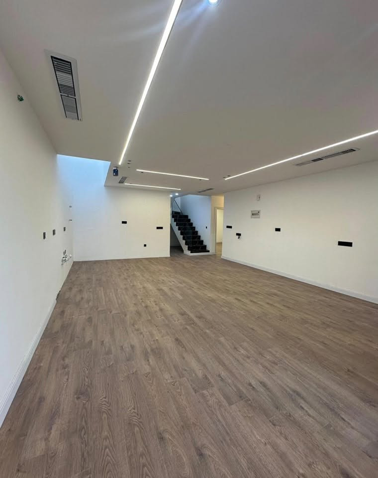 🏡✨ خانوو بۆ فرۆشتن لە شاري زةيتون

📍 شوێن: زةيتون ستي
📐 ڕووبەر: ٢٠٠م²

🔥 هەلی باش بۆ کڕین و وەبەرهێنان، لە ناوچەیەکی ئارام و بە نرخ و بایەخی باش.

━━━━━━━━━━━━━━

🏠✨ بيت للبيع في المدينة زيتون

📍 الموقع: زيتون ستي
📐 المساحة: ٢٠٠م²

🔥 فرصة مميزة للسكن والاستثمار في واحدة من المناطق الجيدة والمطلوبة.

📞 للاستفسار ومزيد من المعلومات:
***********
***********

💬 WhatsApp:
***********
***********

🎵 TikTok: @luxuary89realestate

🏢 AlRafahia Real Estate

✨ بۆ بینینی هەموو شوقە، ڤیلا و پڕۆژە نوێیەکان پەیجەکەمان بەدواداچوون بکەن.

✨ لمشاهدة جميع الشقق والفلل والمشاريع الجديدة تابعوا صفحتنا.

