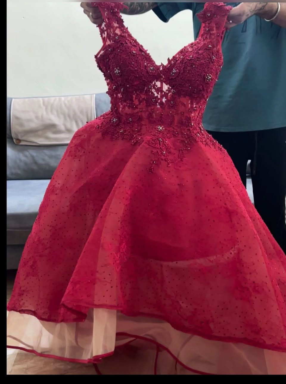 بدله حنه للبيع ومو ايجار
سعرها 55 جديده وما ملبوسه ❤️
فقط رادلها كوي وغسل بسيطه وكولش تفاصيلها حلوه 
للتواصل ع هذا الرقم العنوان كركوك .***********
