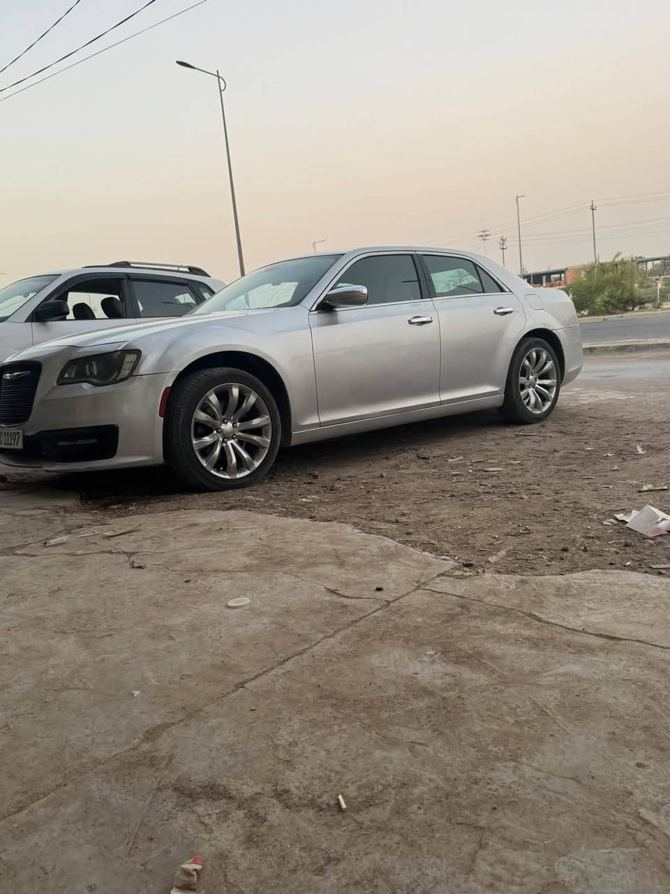 السلام عليكم
للاستفسار: *********** 
#السعر : 135
اوباما 2012
C300
صدر جديد 
تخم تاير جديد 
ويل 20 
تو ويل 
مكينه 3.6
كير طياره 
كير مكينه مكفولات 
تخم بلكات جدد تخم مجاول جدد 
بيهه صبغ بنيد وجامرلغ وباب السكن 
رقم سليمانية سنوية ورقم جدد وهزه جديده تريد تحويل تريد وكالة .

مكان السياره ديالى /بعقوبه
