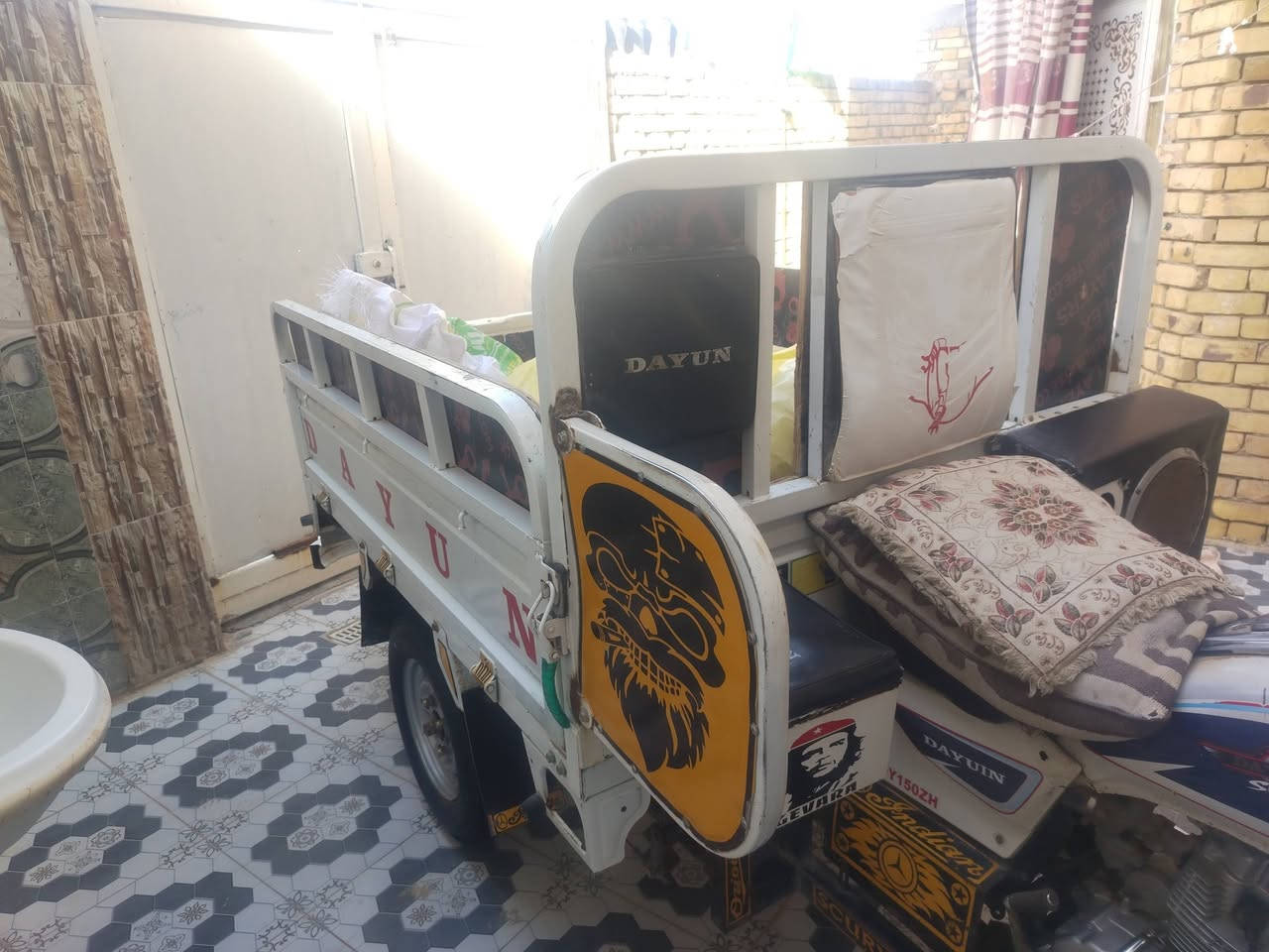 سلام عليكم شباب ستوته للبيع او للمراوس حسب القناعه مديل 21 بدي بلادي بس الشاصي مصبوغ ستوته كله جديد شاده اله مكاني بل شطره وسعره خاص الموشراي لايراسل ويدور طكه نازل  وهاذه رقمي ***********
