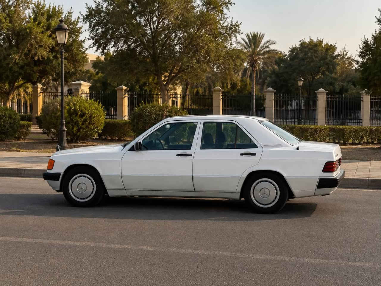 سلام عليكم 
للبيع او مراوس حسب القناعه 
مرسيدس 190 طيارين محرك 4 سلندر بلادي 

سياره كلش نضيفه واقعها احلى من الصور 

سياره بلاديه لا ضربه ولا خياس صبغ قليل كلش

تبريد شغال سلايد شغال اريل كهرباء كله شغال 

سياره مملعوب بيها نهائيا كلها ع وضع الشركه 

كلشي بيها شغال وبلادي بدون تحوير او جطلات 

السعر 58 ورقه وبي مجال العنوان بغداد الكرخ 

*********** للستفسار اتصل ممتواجد نت
