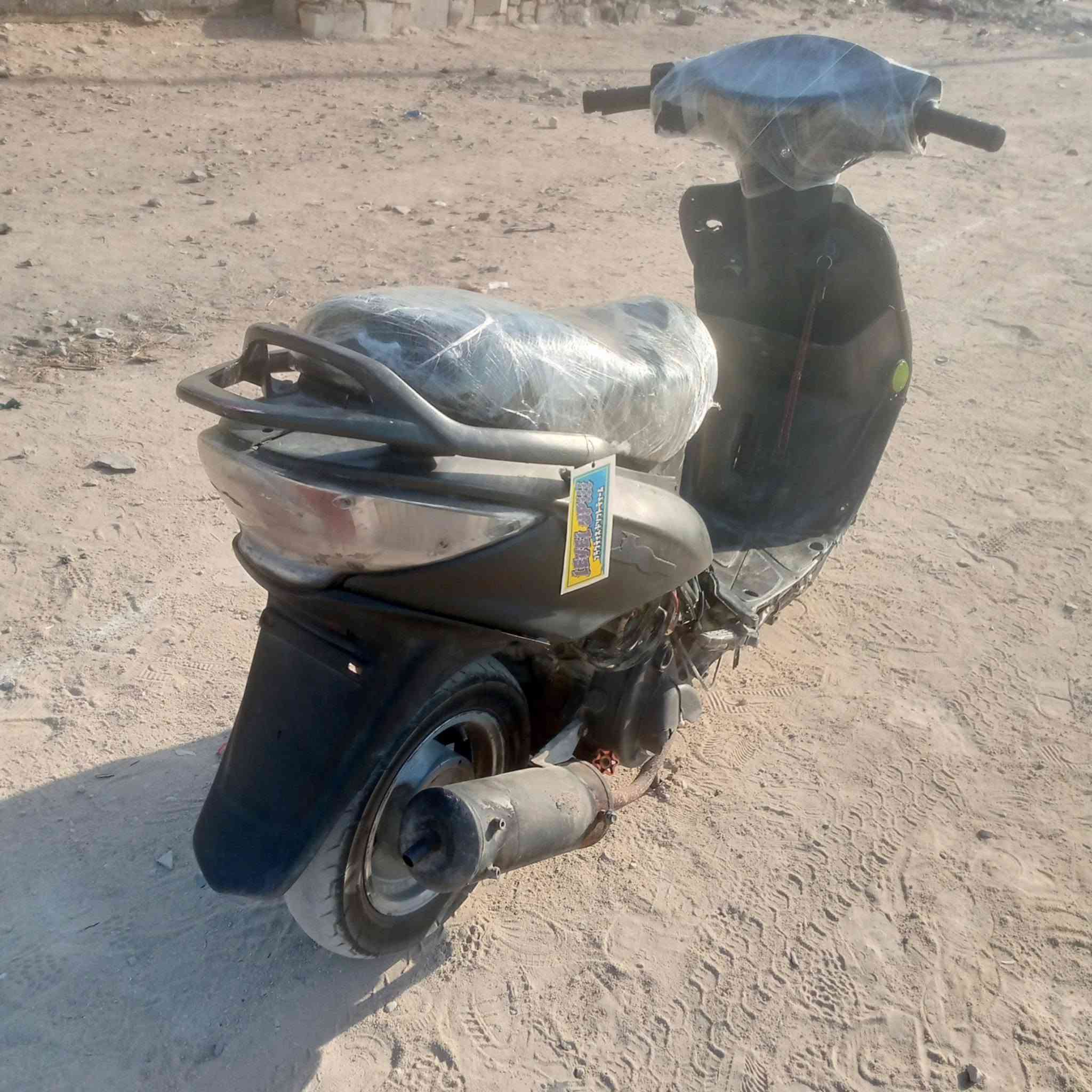 السلام عليكم دراجة كامكو جي فور مستعجل علا بيعتها محركها نضيف مابي تنقيص ولا تبخير زوج دبلات جدد تايرات زينه هورن اشاير خلفيه شغالات جك نص وصفح ثنينهن بيها دراجه محركها نضيف عاوزها كفر امامي مابيها  سعرها 180  العنوان نجف حي العسكري  ***********
