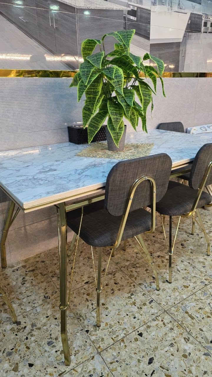 سلام عليكم ميز تركي بعده جديد 6كراسي ب250بيه مجال
مكان بغداد كريعات رقم هاتف ***********
