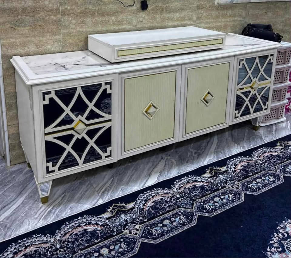 سلام عليكم البيع
طباخ 750 بي مجال جديد ستعمال شهرين 
الساحبه 200 بيها مجال 
الغساله 300 بيها مجال 
كابسه ٣٥ 
الميز ويا المرايه 250 ٣ مايشلونه تركي قوي 

السريدات ***********
