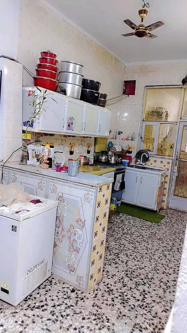 السلام عليكم بيت للبيع في حي المتنبي مساحه 130متر هاذا رقمي للستفسار اكثر *********** ***********
