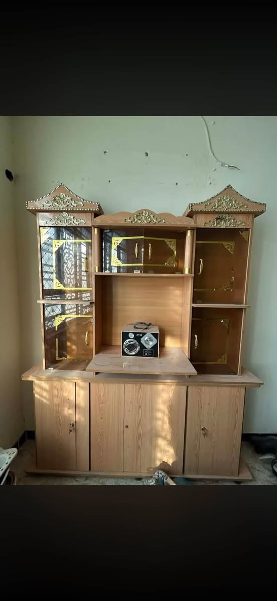 براد. ماء شغال ونضيف ماطور شغال  بس اعتقد. منقص غاز أبيعه هيج سعره ٣٥ الف.
مفرغه سعرها ١٥ الف جديده بس شويه تراب عليها 
معرض. نضيف.  موضح بالمنشور سعره ٢٥ الف. 
***********
