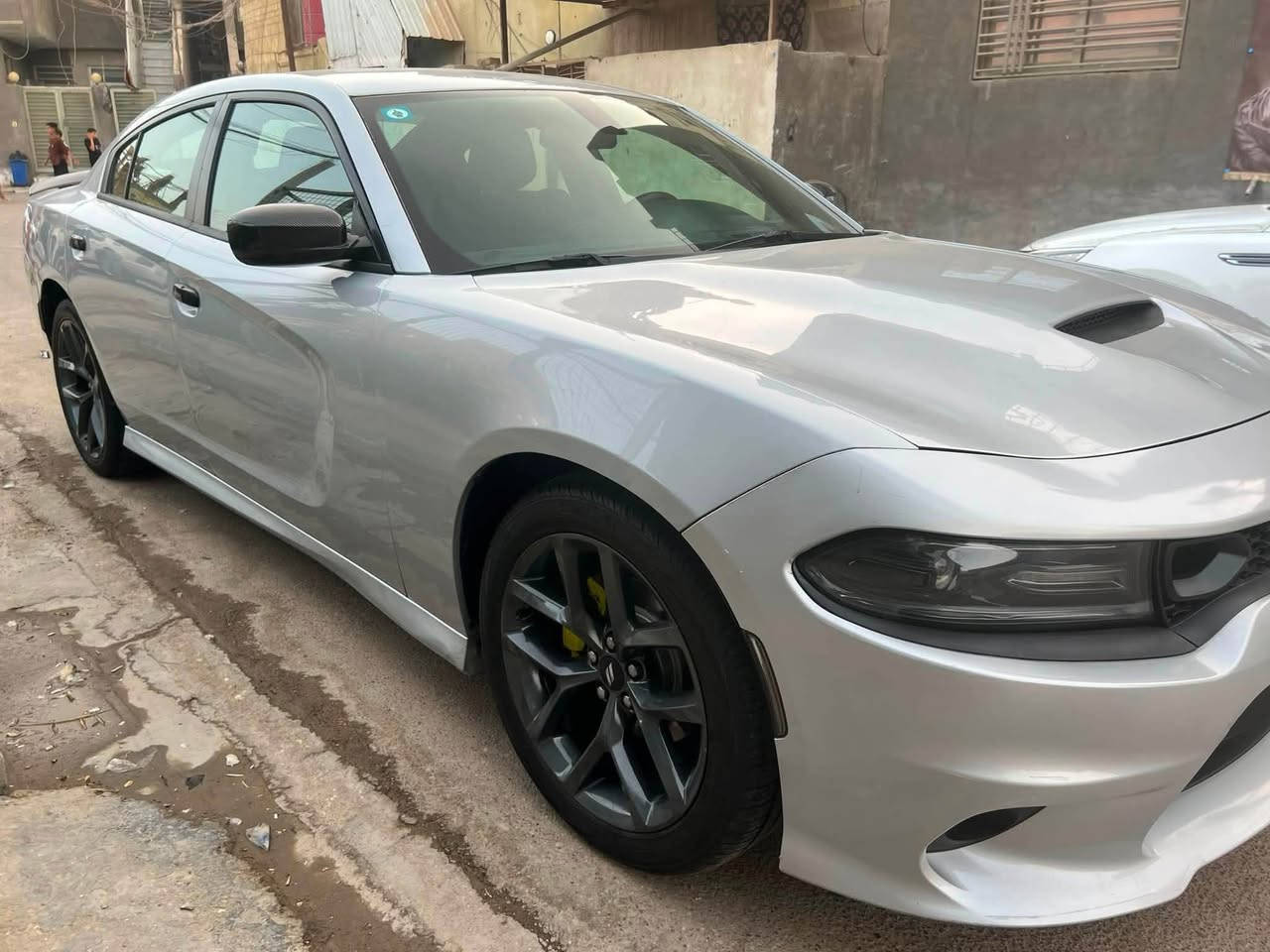 السلام عليكم جارجر موديل 2019 رقم بغداد تحويل مباشر سياره بدون أرباك ماشيه 100سياره مامشتغله خط أبد سياره جديده وجاهزه من كلشي حداديه تخم تاير تبريد حادث سياره بس باب السايق فقط محدثه جيتي البنيد مبدل لي غرض التحديث سياره محرك 3600 كير أكسن مكفولات تشغل عن بعد كشن حضن حساس خلفي أصل مكان السياره بالناصريه مركز السعر على الخاص ***********
