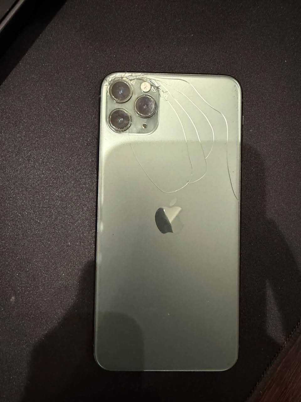 السلام عليكم 
ايفون 11 برو ماكس 
المساحة:512GB
البطارية: 72
اللون:زيتوني
الجهاز غير مفتوح ابدا وسليم عدا الفطور الي بالضهر 
السعر :325 الف

نص مكتوب في الصور:
- 9:07 Battery Battery Health & Charging Important Battery Message Your battery's health is significantly degraded. An Apple Authorized Service Provider can replace the battery to restore full performance and capacity. Find Your Service Options Maximum Capacity 72% This is a measure of battery capacity relative to when it was new. Lower capacity may result in fewer hours of usage between charges. Peak Performance Capability Built-in dynamic software and hardware systems will help counter performance impacts that may be noticed as your iPhone battery chemically ages. Optimized Battery Charging To reduce battery aging, iPhone learns from your daily charging routine so it can wait to finish charging past 80% until you need to use it.
- 9:07
- Back
- About
- Name
- Qutaiba
- iOS Version
- 18.5
- Model Name
- iPhone 11 Pro Max
- Model Number
- MWHR2J/A
- Serial Number
- G6TZJ222N715
- Coverage Expired
- Parts & Service History
- Songs
- 0
- Videos
- 1,737
- Photos
- 5,598
- Applications
- 73
- Capacity
- 512 GB
- Available
- 8.6 GB
- Wi-Fi Address
- 7C:A1:AE:90:EB:D8