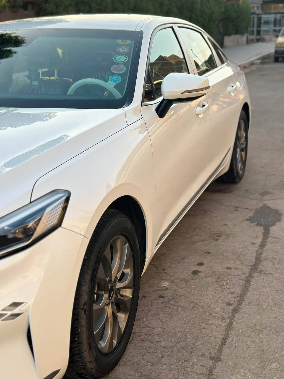 السلام عليكم سياره  للبيع K8كفاله عامه ماعده الجاملغ الايمن الامامي بمكانه مامفتوح السيآره جاهزه من كلشي تخم تاير تبريد كله شغال ع وضع الشركه الرقم بغداد والسياره ب اسمي الاستفسار ع الرقم السعر خاص؟***********

