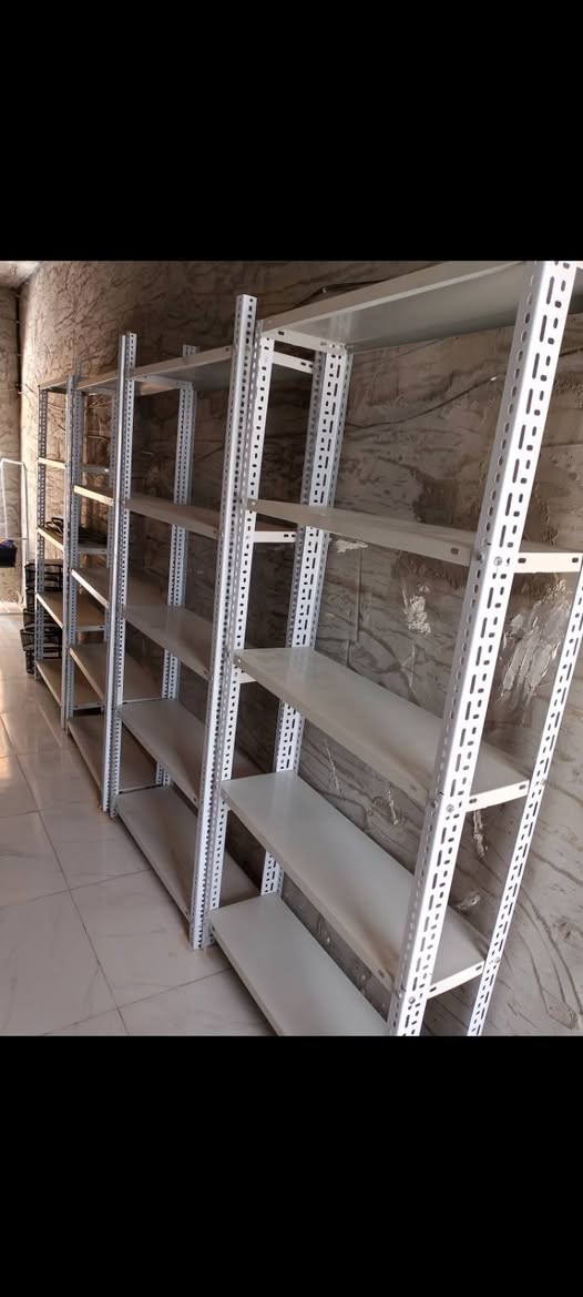 السلام عليكم رفوف للبيع عدد 5 ارتفاع مترين وعرض 95 عمق30 شرط بعدة جديد مستعمل شي قليل سعر الرف 30 الف قفل مكاني الديوم  واتساب ***********
