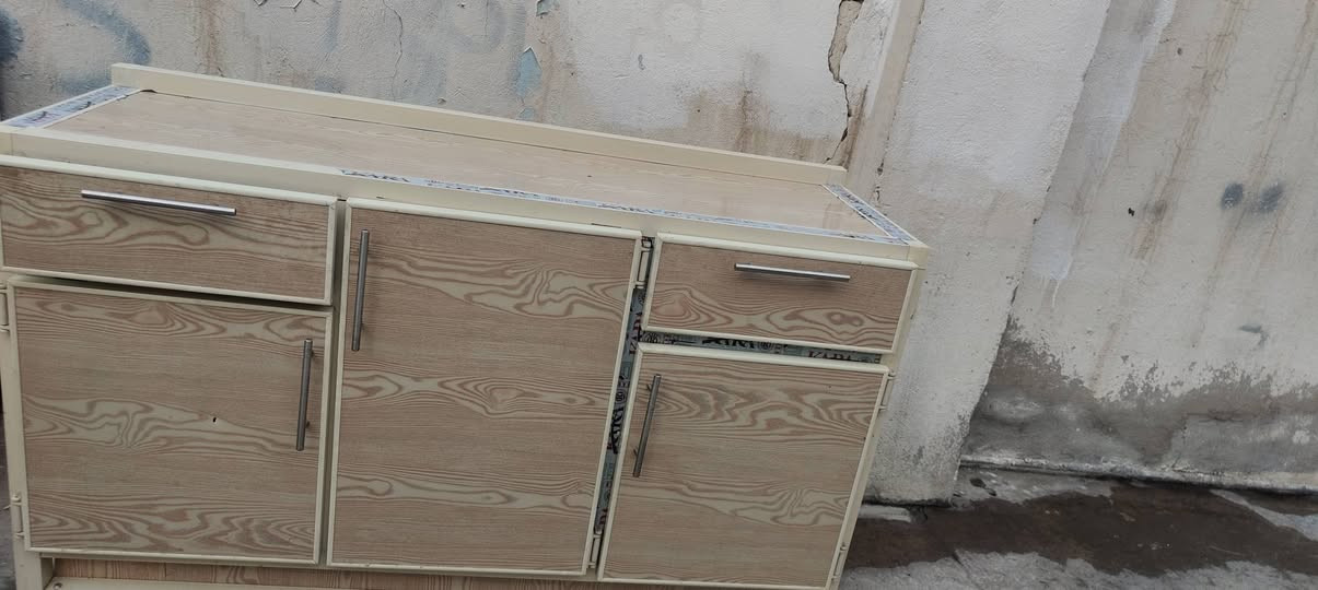 سلام عليكم كونتر قطعه وحده تفصال متر ونص جديد ستعمال قليل سعره 85  وكنتور بابين صاج القديم قوي كلش سعره 65 مكاني الشعب رقم *********** واتساب
