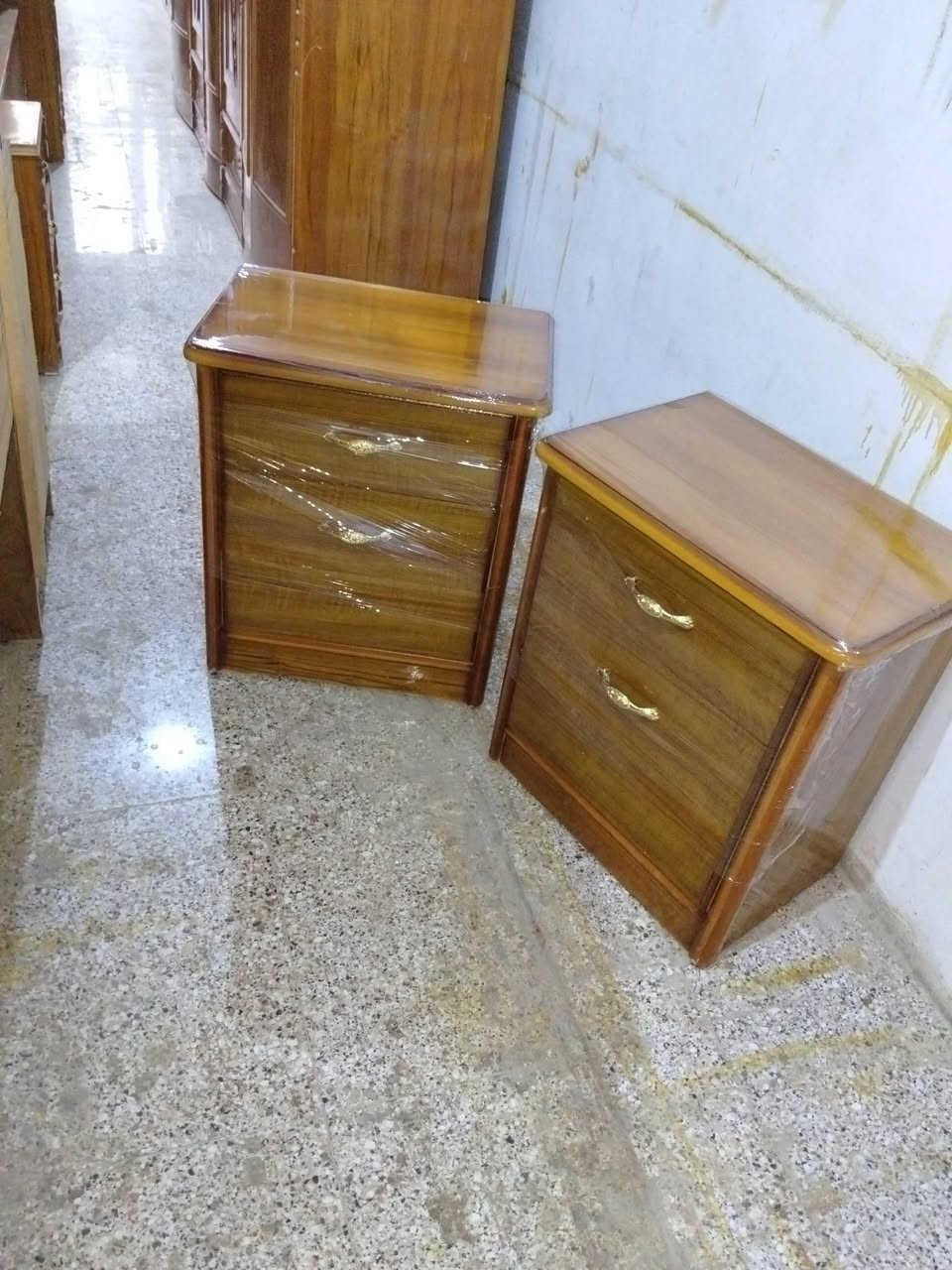 السلام عليكم غرفة للبيع صاج احطاطه نظافة فول داخل خارج صاج السعر 800الف وبيه مجال العنوان كاطون الرازي شارع ابو رباح قرب جامع أسماء الله الحسنى مزاد ابو كرار الغريباوي ***********
