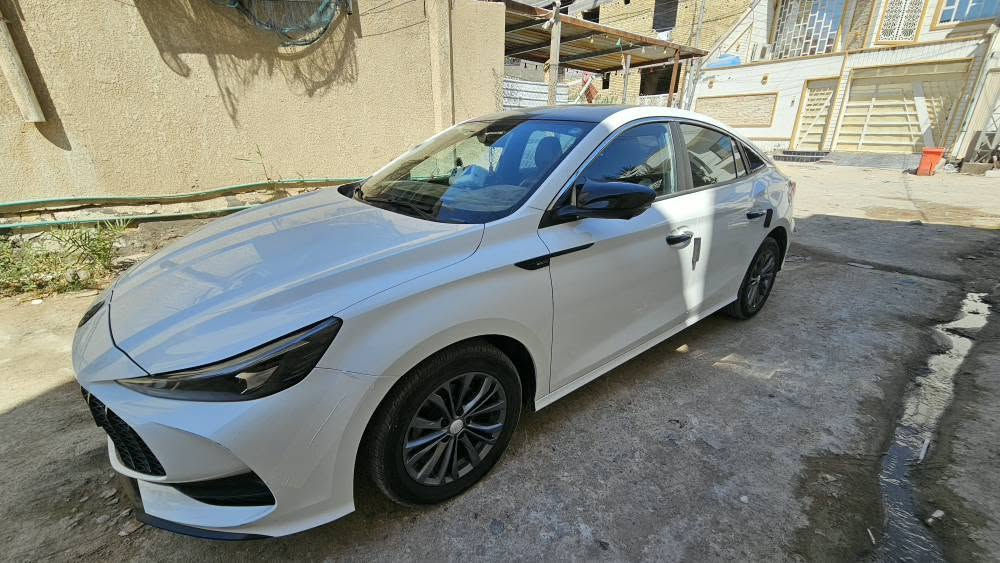 سلام عليكم
سيارة.  MG GT2025

مواصفات فول 
بيه  فقط شخط صغير صطحي بالدعاميه كما موضح بالصور

ابواب بصمة

تشغيل بصمة

مراية شفت + اشير بالمري

تبريد شرط ثلج + مركزي 

محرك + كير على وضع شركة

كراسي جلد فاخر 

لون سيارة ابيض ثلجي 
كاميرات محيطية 360 درجة

فتح سقف سلايد
 
محرك 15.0 تنفس طبيعي 

فتح ابواب مركزي 

اضواء ابيض عدسة LED مع تحكم عالي + ناصي 

سيارة فول كماليات نفس ما موضح بالصور  
السعر 121

رقم تواصل / *********** البصرة, العراق
