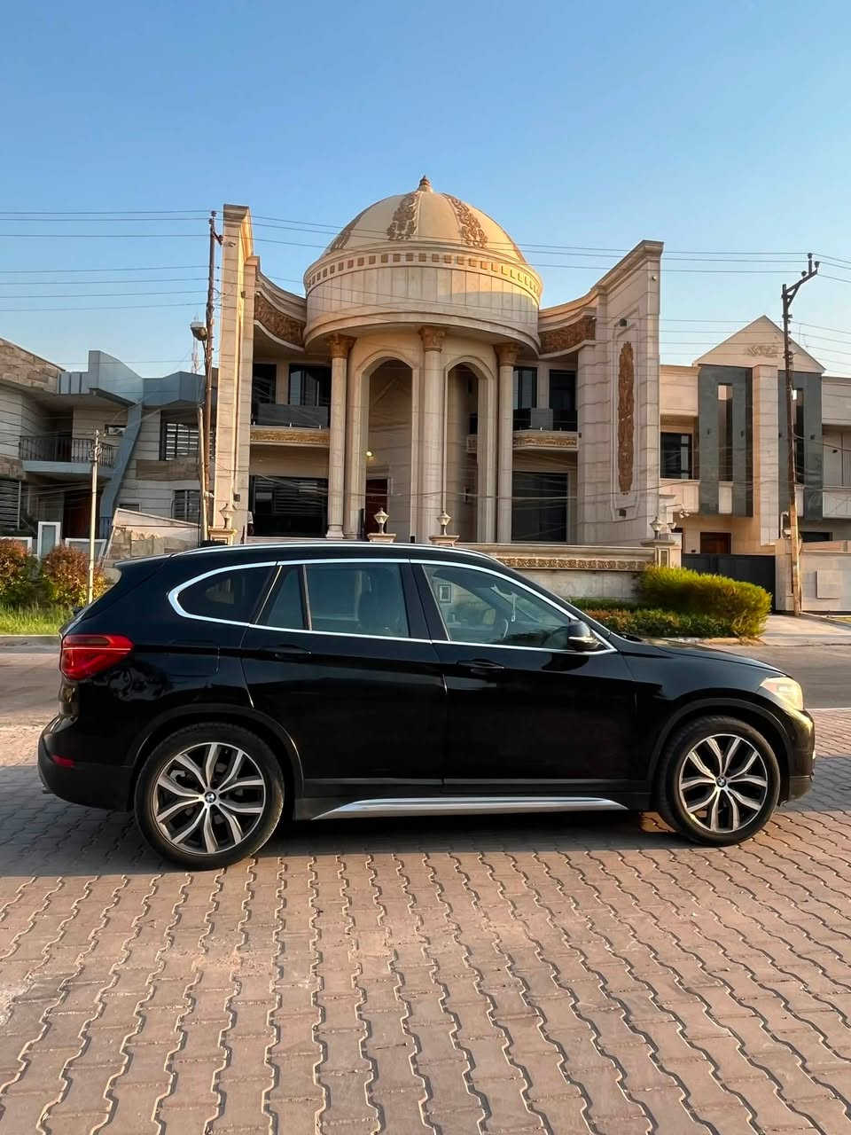 BMW X1 للبيع موديل 2017
ماشية ١٠٠ الف 
رقم بغداد بااسمي مواصفاتها معروفة بصمة فتحة بنوراما طكتين محرك 2000 كشنات جلد 
السيارة وارد امريكي حادثها جاملغ خلفي صفحة اليمنة وبيها بارد بالباب  
مكان السيارة بغداد 
السعر 140 وقابل للتفاوض انطيني سعرك عجبني ابيعلك
***********

