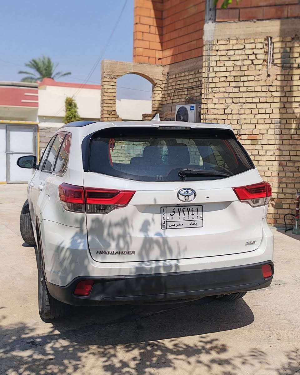 السلام عليكم هايلاندر XLE 2019 للبيع رقم بغداد بسمي تحويل مباشر وارد امريكي  فول مواصفات سيارة كاملة مع السونار موضح كلشي
السلام عليكم هايلاندر XLE 2019 للبيع رقم بغداد بسمي تحويل مباشر وارد امريكي  فول مواصفات سيارة كاملة مع السونار موضح كلشي 
🔹 لون أبيض ممي
🔹 محرك V6 سعة 3.5 لتر
🔹 295 حصان
🔹 قير أوتوماتيك 8 سرعات
🔹 7 راكب عائلية
🔹 كاميرا خلفية
🔹 شاشة وبلوتوث 
🔹 تحكم بالمقود + مثبت سرعة
🔹 تكييف أوتوماتيك
🔹 جنوط ألمنيوم
🔹 فتحة سقف
🔹 باب خلفي كهربائي
🔹 فئة XLE 
🔹 بردات خلفية سلايت 
السعر 210 وبيها مجال للاستفسار  ***********

