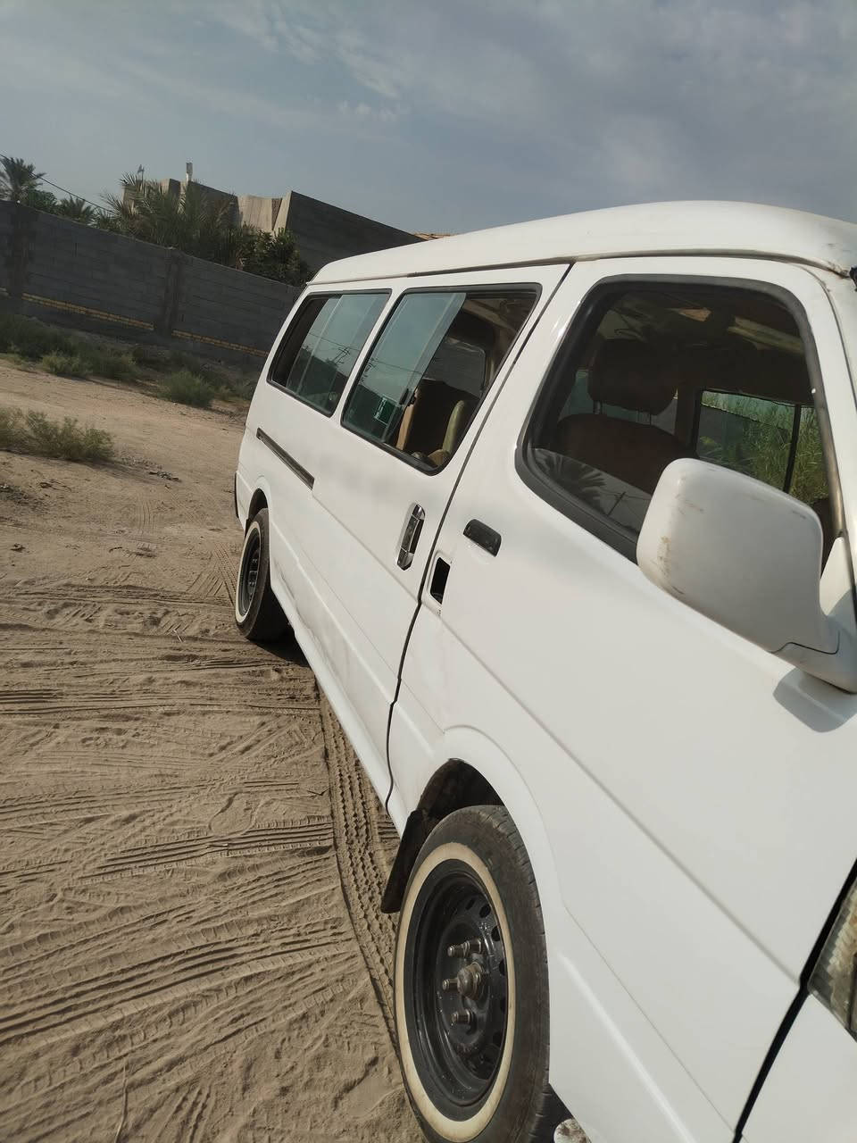 السلام عليكم جنبي ناصي مديل 15 باسمي تحويل ثاني يوم هزه جديده مصفره من كلشي رقم بابل تخم تاير جديد مكينه تجفيت جديد بيه باب مبدل عكس السائق. مكان السياره كربلاء طوريج.. للاستفسار اكثر الاتصال ***********
