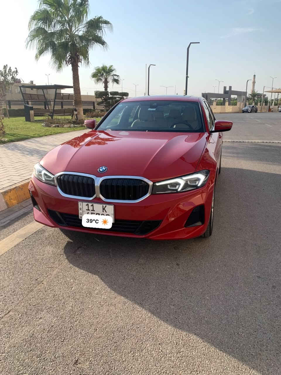 السلام عليكم

للبيع BMW 330e موديل 2023

فول أعلى فئة بالمواصفات

محرك 2.0 توين باور تيربو  292 حصان والعزم 420 نيوتن

السياره تعمل بنظام (البنزين + هايبرد + كهرباء) اقتصادية جداً

مع امكانية شحن السيارة بالكهرباء تقطع مسافه من 30 الى 45 كيلو 

ماشيه 25 الاف كيلو فقط

1.نظام الأوتو بارك (ركن السيارة بدون تدخل السائق) 

2.نظام البارك إسيست (امكانية ارجاع السيارة بالكراج تلقائي)

3.كامرات 360 درجة عدد 4 محيطيه 3D

4.فتحة سلايد روف

5.داتا شو Head Up Display (يعرض بالجامه الامامية)

6.نظام صوت فاخر Harman/Kardon Logic 7

7.شاشة كبيرة متصله خاصه بموديل 23 و24

8.فتح الصندوك بالقدم 

9.لايت ليزر اصلي داينمك

10.كشنات جلد لون جملي Camel + الكشنات كهرباء وخزن ميموري 

11.تدفئه بالمقود والكشنات

12.تصعيد وفتح الزجاج بالبصمه

13.حساسات امامي خلفي جانبي

14.اضاءة محيطية متغيرة الالوان

16.نظام تعتيم بالمري Auto Dim

17.شفتات بالمقود

18.شاحن تلفون وايرلس

19.نظام الترحيب عن الاقتراب من السيارة

20.ابل كار بلي وايرليس

21.رادار امامي

22.رادار النقطة العمياء

23.رادار الخروج عن المسار

ضررها بابين صفحة السايق  تبديل اصلي وكاله  فقط 

جميع الايرباكات سليمه فقط ارباك البرده  طاك 

مكان السيارة بغداد

+964 770 808 6701

نص مكتوب في الصور:
- 39°C