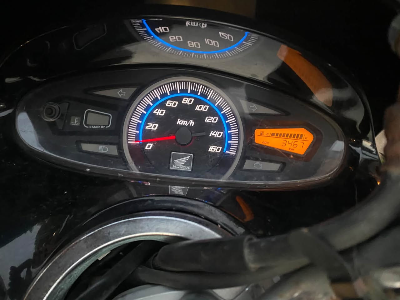 السلام عليكم ورحمة الله وبركاته
للبيع pcx جيل اول 
الدراجه جديدة رمبة 
ماشية 3400 حقيقي 
السعر 17$
للاستفسار 
***********
