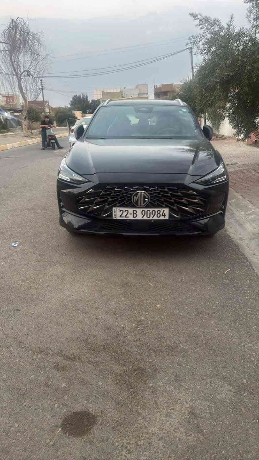 🚘 MG ONE 2024 LUX
لـــون الاســــــود مـــرغــوب

- **المحرك:** 1.5 لتر تيربو، 4 أسطوانات
- **القوة:** 181 حصان
- **العزم:** 285 نيوتن.متر
- **ناقل الحركة:** CVT أوتوماتيك
- **الدفع:** أمامي FWD
- **عدد المقاعد:** 5
- **سعة خزان الوقود:** 55 لتر
- **الجنوط:** 19 إنش
- **فتحة سقف:** بانورامــا كهربائية
- **الكاميرات:** 360 درجة
- **المقاعد:**sporty جلد لون الاسود +الاحمر +كـشن كهربائي
- **الشاشة:** شاشة رقمية + شاشة معلومات وترفيه
- **Apple CarPlay / Android Auto**
- **شاحن لاسلكي**
- **تشغيل عن بُعد**
- **دخول وتشغيل ذكي**
- **فرامل يد إلكترونية**
- **حساسات ركن خلفية**
- **مثبت سرعة متكيف (ACC)**
- **مراقبة النقطة العمياء**
- **تحذير الاصطدام الأمامي**
- **مساعد الحفاظ على المسار**
- **6 وسائد هوائية**
- **نظام ثبات إلكتروني ABS / EBD / TCS**
- **مصابيح LED أمامية وخلفية**
- **إضاءة داخلية محيطية**
***مـــاشـــیه 40km
 ــ. کــــــلین تــایتل بـــدون صبــغ بــدون بـــارد ورصــعات
شــــرط تـــحویل وغرامات 
مــــــــــــكان ســـیاره /كـــــركوك 
ســـــعره /155بــــیه مــــجال قلیل
*********** watsapp
*********** كركوك, العراق
