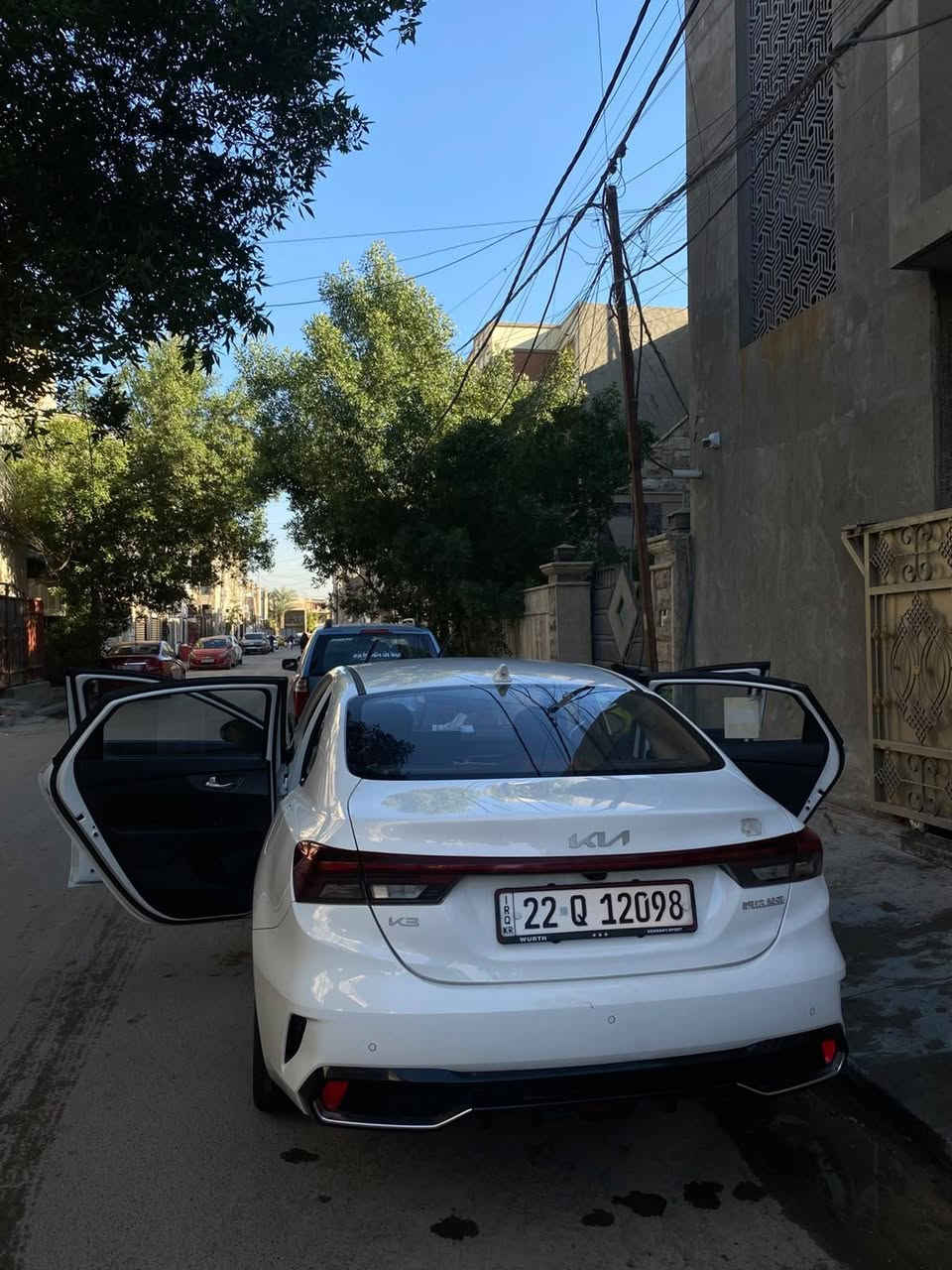 سلام عليكم
كي3 للبيع 2024 
محرك 1500 دبل نوزل 
فول 
بصمه 
فتحه 
شاشه 
كامره 
حساسات خلفيه
لد امامي 
لد خلفي 
اشاير ترحيب 
كشنات جلد
بيها بارد بلبنيد اربع اصابع
السعر: 138 وبيها مجال
المكان: بغداد حي الجامعه
الاستفسار / ***********
