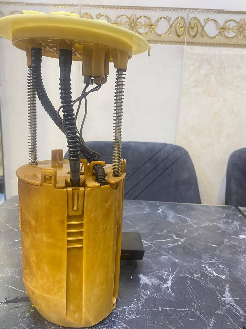 قاعدة فيت بم اف جي اصلي دينسو كامله بس الطوافه بيها عطل 
مال وارد امريكي 
السعر35 الف 
***********
