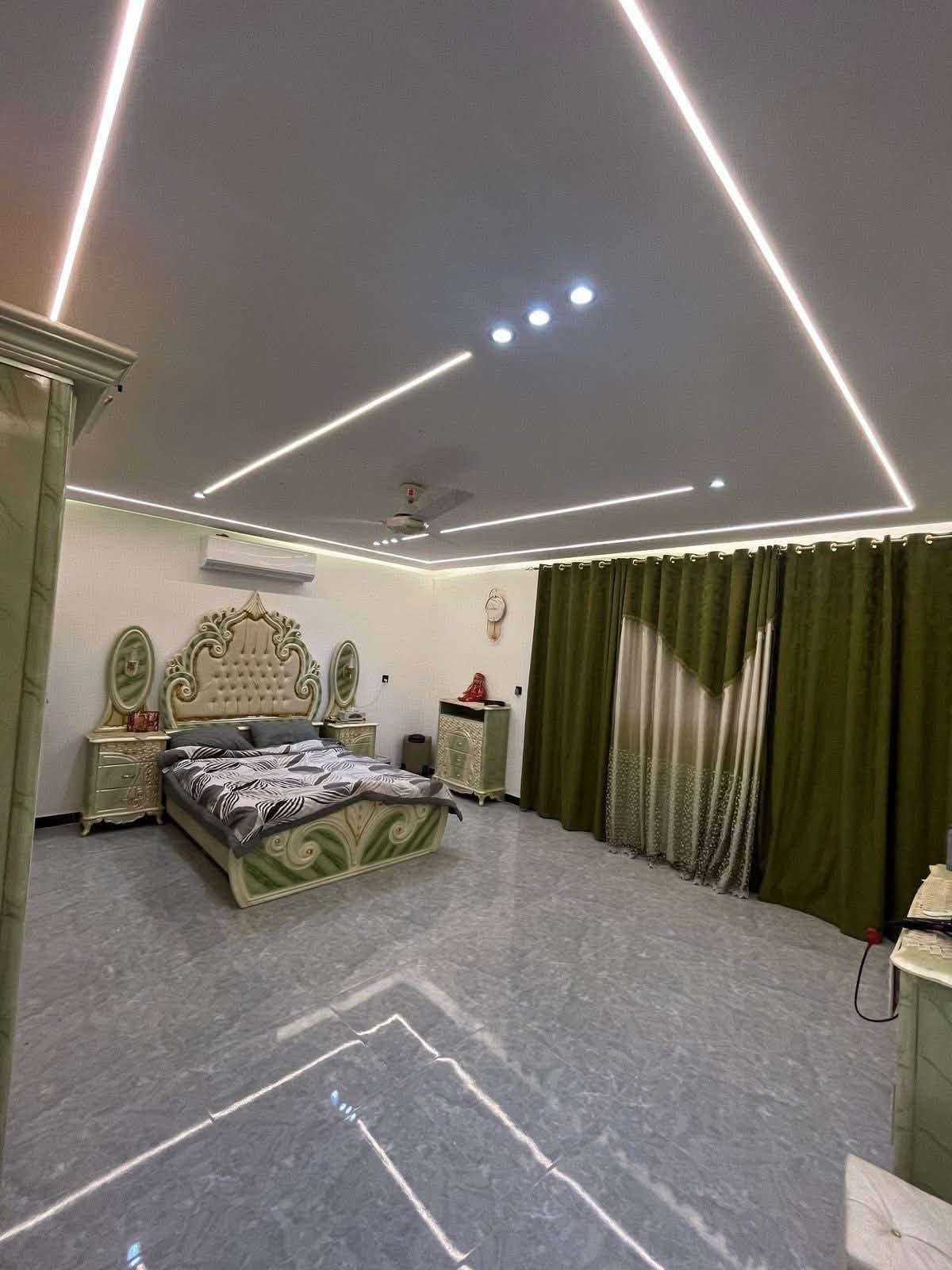 سلام عليكم 
✅ #دار_للبيع 100متر 
واجهيه 6،25متر نزال 16متر 
بناء طابقين ونص حديث 
🏠يحتوي البيت. ع[4 غرف نوم -استقبال - صالة- ومطبخ-صحيات حمام وتواليت داخلي عدد 2 ] 
تواليت خارجي عدد 1 
البيت شغل درجة اولى مع الخدمات
📁ملاحضه البيت مسكون حاليا  
📋نوع العقار  طابو زراعي سند 25 اقرار محكمه 
🚗العنوان #بغداد_الدوره_البوعيثه   
🚨 مجمع الاحلام / قرب جامع تقوى الله   
💰السعر خاص / #بدون_دلاليه
للاستفسار  خاص او الاتصال ع  الرقم 
   ‭
‭***********‬ ⬅️ 

***********‬ ⬅️
