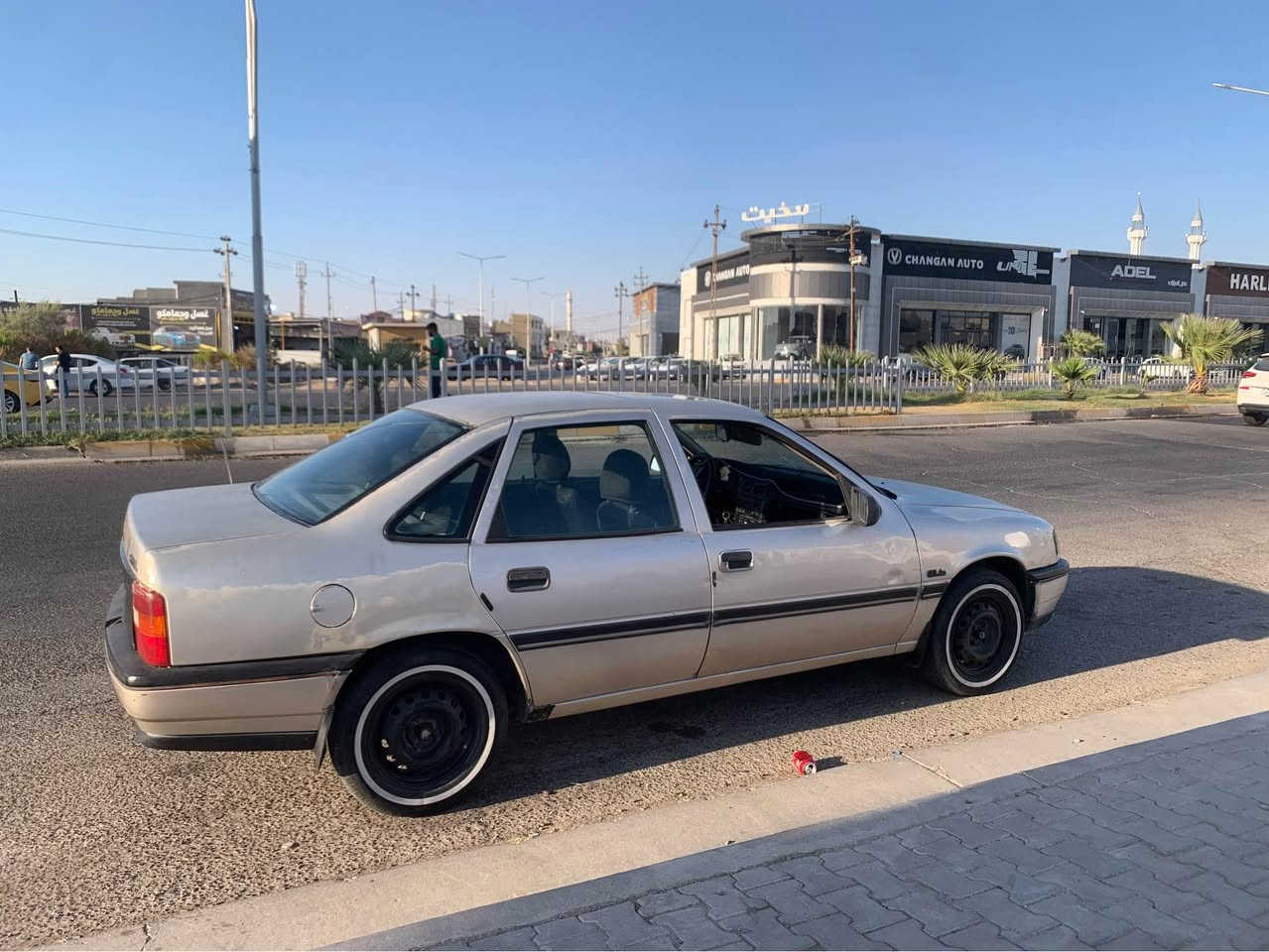 اوبل فكترا للبيع السيارة خير من الله 
سياره بلاديه فقط الباب خلف السائق مبدل بلادي 
كير محرك حجم 16 وكله شرط 
السياره رقم كركوك الماني مشروع وطني 
سنويه عضم عاج لحد 2028 وبيها بطاقه بانزين. 
السياره مال بيت مابيها مصرف 
السعر المطلوب 38$وبيها مجال بسيط 
للتواصل ***********
والشراي يتصل لمعرفه باقي التفاصيل 
بدون مراسله خاص كركوك, العراق
