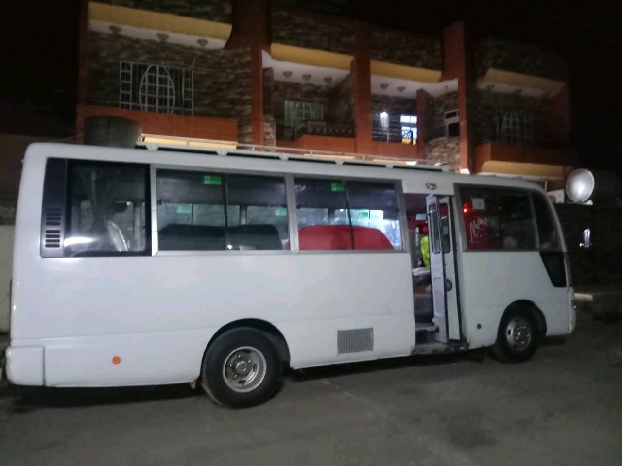 للبيع 🚍
كوستر Nissan Coaster موديل 2006
باب الحارة / 30 راكب
بانزين + غاز
كير ومحرك شرط 👌
رقم أبيض
سنوية جديدة
مصفرة وغرمات ماعليها
السيارة مرتبة ونظيفة  👍 
السعر: 165 ورقة قابل للنقاش للجادين فقط
للتواصل والاستفسار:
📞 ***********
📲 واتساب متوفر