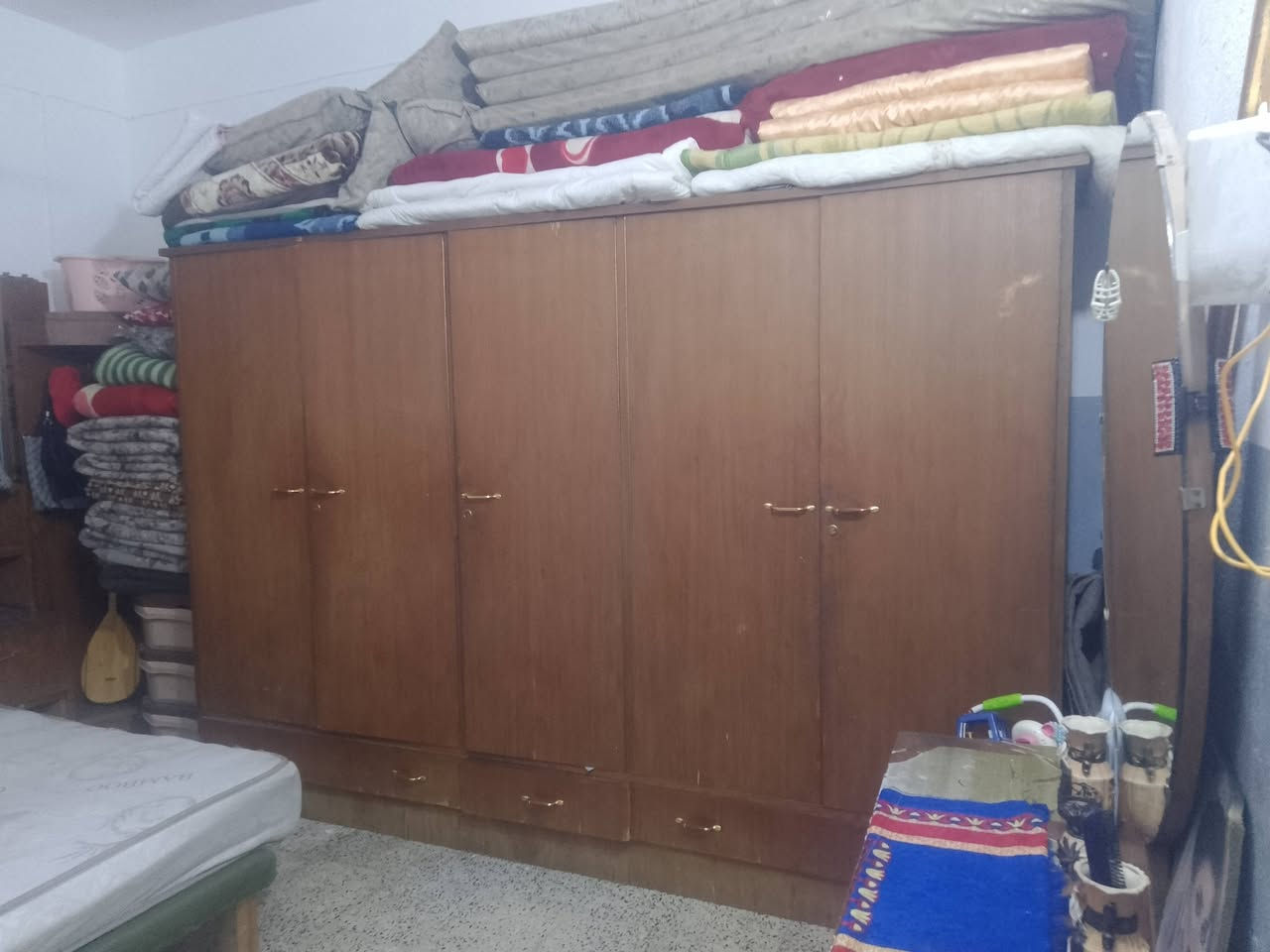طقم نوم • قابل تفاوض • غرفه اخشاب