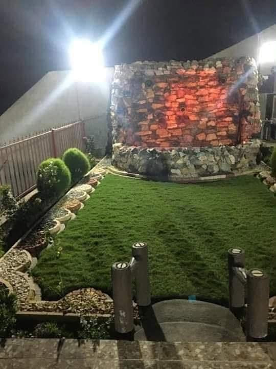 متوفر لدينا  حجر الطبيعي
سعر الطن ب 95 والتحميل علينه 

وعدنه سيارات توصيل 

***********
