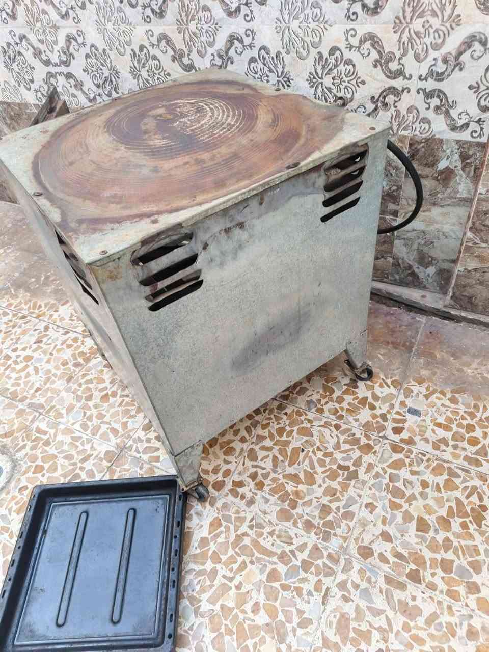 السلام عليكم ثلاجه100بيه مجال براد 100 بي مجال الطبخ 100 فرن غاز شغل 20بي مجال مكان حي سومر ‏‪***********‬‏
