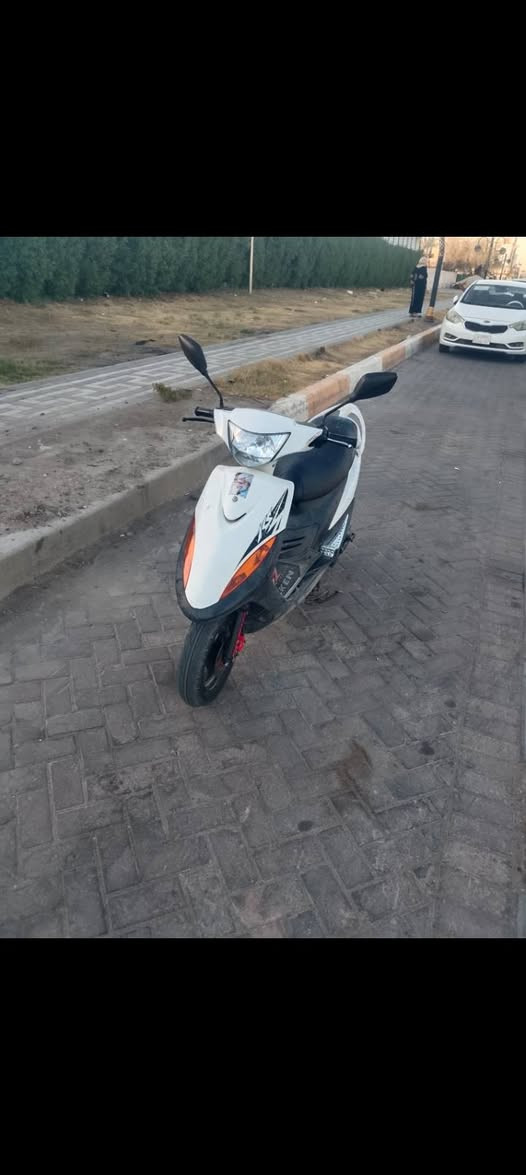 دراجه ماكس عدله للبيع 
دراجه نضيفه مكينه بلادي 
كابريتر بلادي.   و كفرات بلادي 
قبل خمس اشهر.  من أخذته من الربه 
كهربائيات كامله  كله بلادي 
السعر 750. قفل 
مكاني بغداد 
رقم الهاتف *********** وبي واتساب
