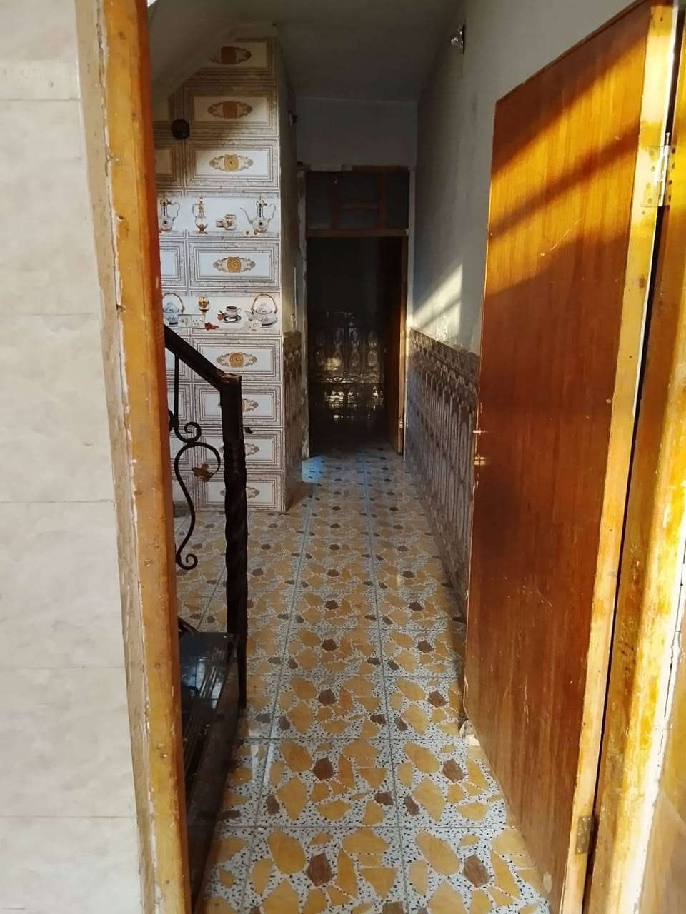 بيت للايجار طابو صرف ملك شارع الكهرباء قرب صورة الامام علي مساحة ٧٥ متر طابق ونص حالياً البيت فارغ السعر ٣٠٠ الف ترميم جديد للاستفسار *********** ابو نمر
