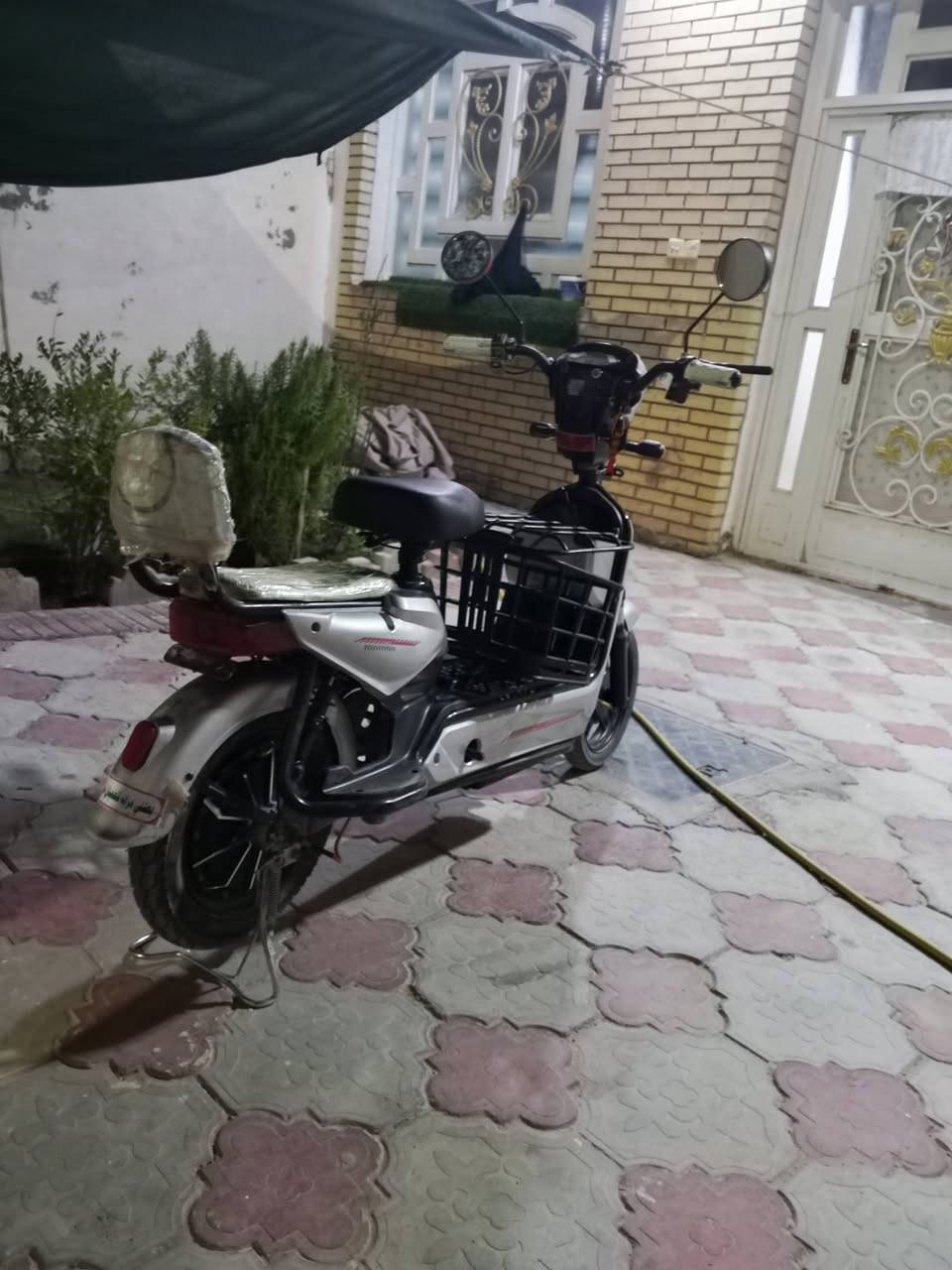 السلام عليكم دراجه شحن حجم 14للبيع 300 وبيه مجال حك الجيه واتساب ***********
