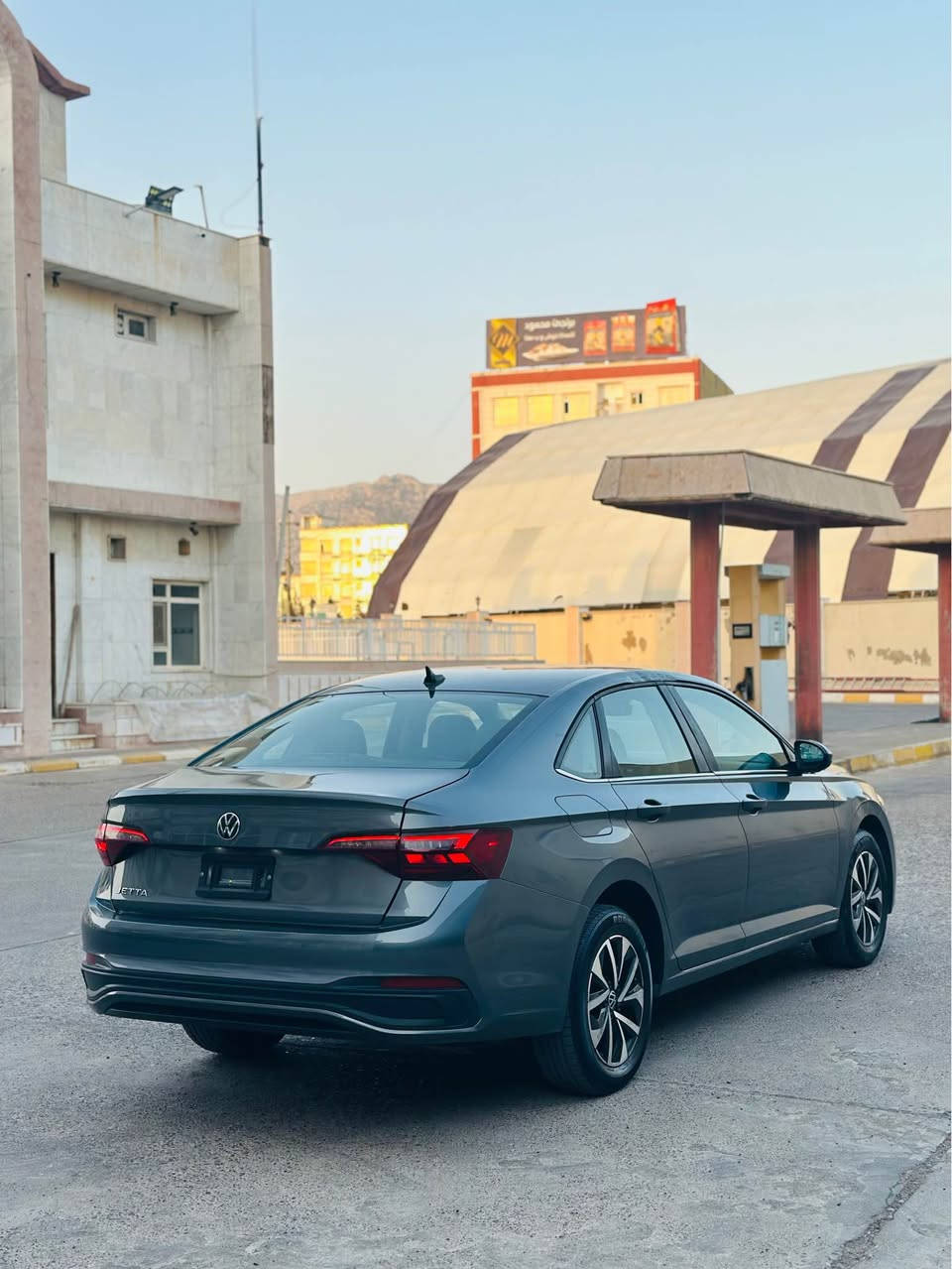 2024 VOLKSWAGEN JETTA
مصفات s نص فول 
سياره بجم و خلف كبس 
ثلاث قتعه بابين طرف سايق وباب طرف نفر سبغ 
سياره اربك ما تك فقط برده سيستم 
رادار گير محرك حجر گزور بيلادي شريكة 
صورة حادث موجود 
مكان سيارة عقرة
سعر ١٢٩مجال قليل 
رقم واتساب،،،*********** اكر, نينوى
