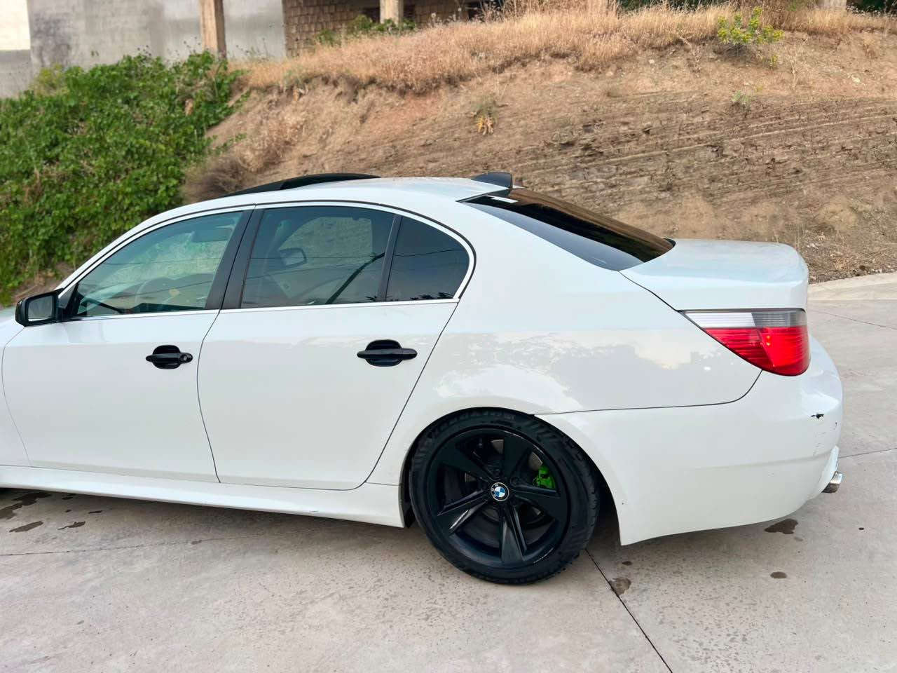 2006- BMW E60 530i NOZL KURT 
نؤزل كورتي 530 
بيلاد M
سلايد
دمعامى و دوّسه كراوهته M5 ستايل بالّى سه ر سندوق دانراوه
باترى نوىّ
لايت زينون
دهحم وليدراوى نيه  سقفو عيجام به شرت مه نه فيسته كيرٍ ومه كينه و
كاره بايات به شه رت سعري 58 تؤزيك مه جال 
T.B: براويه
***********
*********** سوران, أربيل
