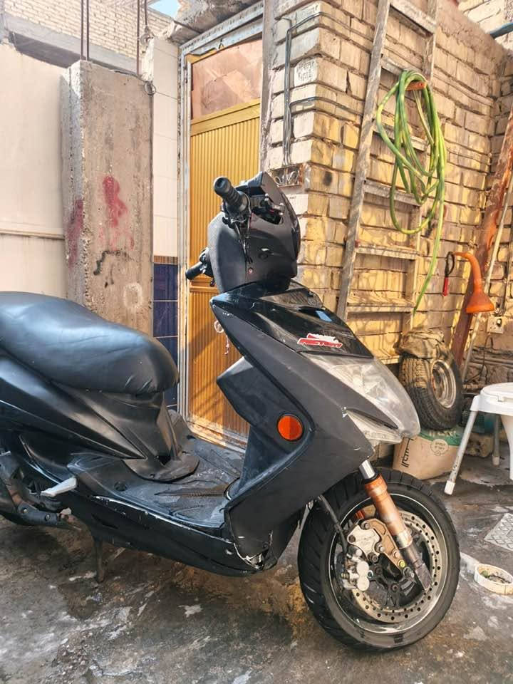 السلام عليكم سكنس لد كوري مكينه 59 و بيه گلجات و صدر وجويتر رياظي السعر 900 وبيه مجال مكان بغداد شعب الرقم ***********

