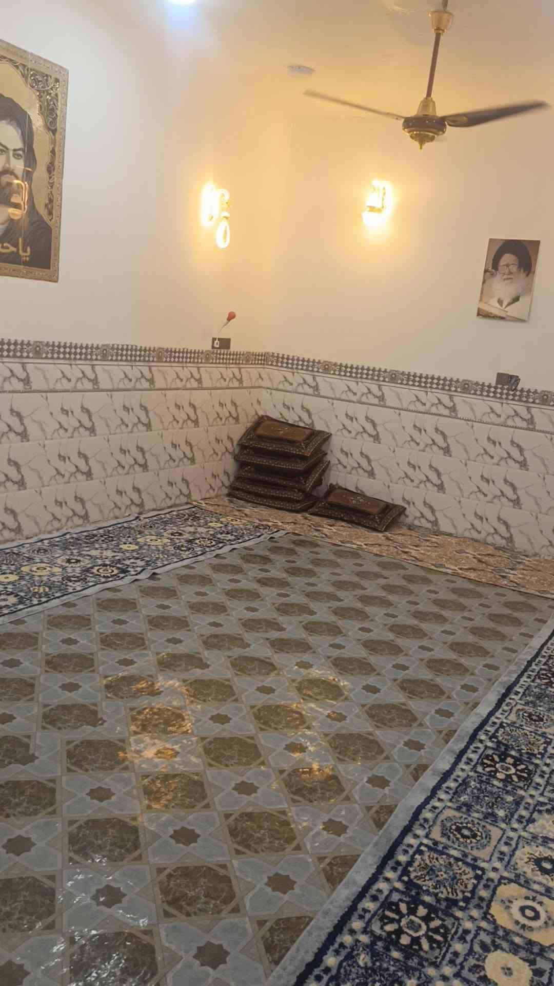 سلام عليكم بيت زراعي 200متر بنيان حديث يحتوي عله غرفتين صاله وستقبال طريق السنيه السياحي قبل السكه شارع مزرعت البركه وباقي التفاصيل***********
