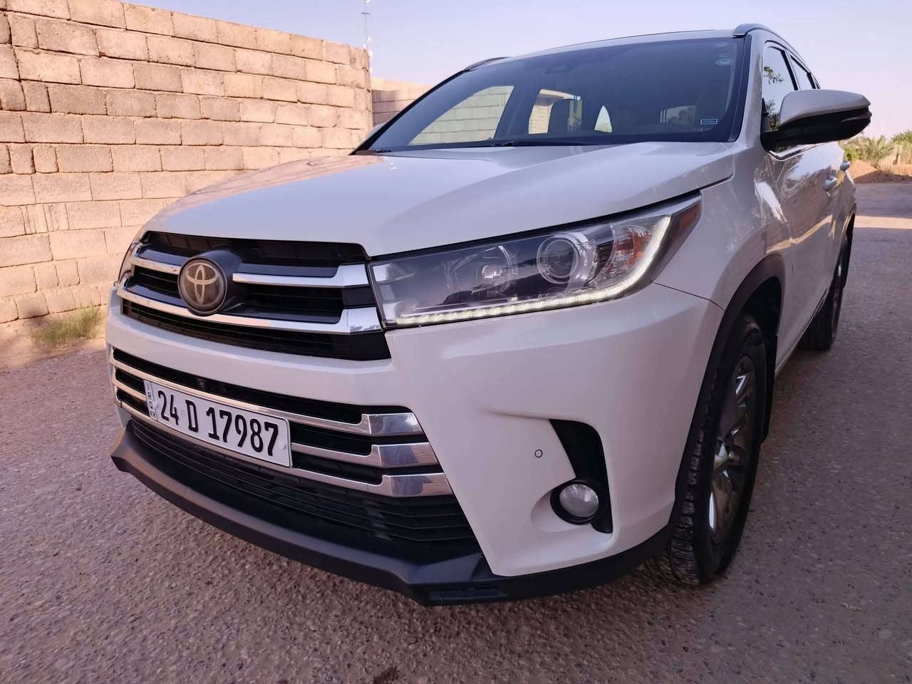هايلاندر 2017
كلين بدون صبغ
فول مواصفات LIMITED
محرك V6.. 3.5
فور ويل. سعر ب30 ورقة والله متوازي حيل حيل 
مكاني بغداد *********** اتصال فقط
