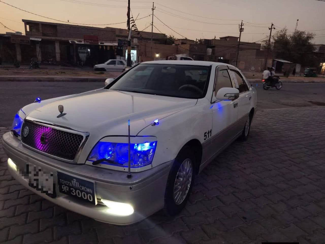 سلام عليكم ملكه ادوات كصه جنطه سياره حلوه وماعايزها شي كلشي شغال بيها كهربائيات فول تبريد ثلج غرفتها حلوه تخم جديد محرك ديفور سياره كلش نضيفه سعرها 40 وبيها مجال عنواني نجف رقم ***********
