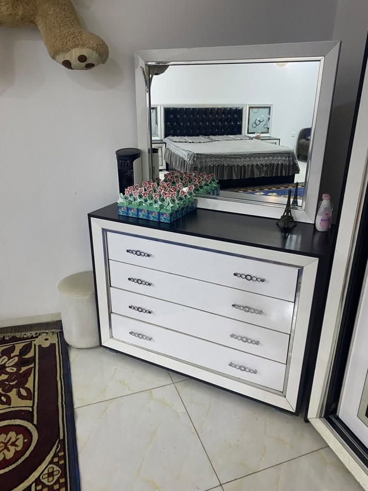 غرفه نوم • ٨ قطع • نظيفه