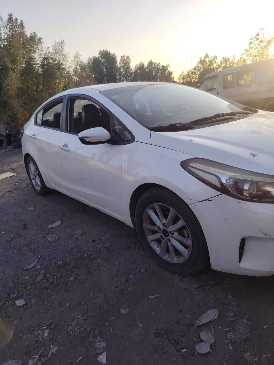 السلام عليكم
سيراتو موديل 2108 باسمي مري شفط شفتات ستيرن حساسات امامي خلفي تبربد قطعتين تحكم ستيرن محرك 1600 السيارة ماشية 79 بيها تبديل باب السايق نفس اللون بارد  جاملخ للاستفسار ***********
