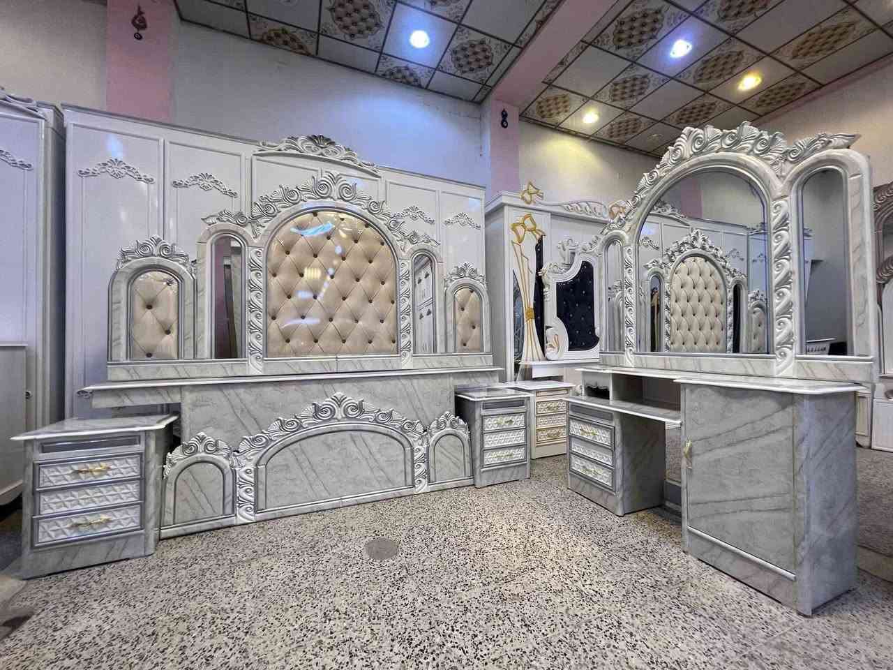 السلام عليكم غرفة 8 قطع للبيع نضافته 90% وبيه ضرر بالملحق مال كنتور 
عنوان بغداد البلديات
***********
***********
السعر مليون و600الف وبيه مجال قليل بغداد, العراق
