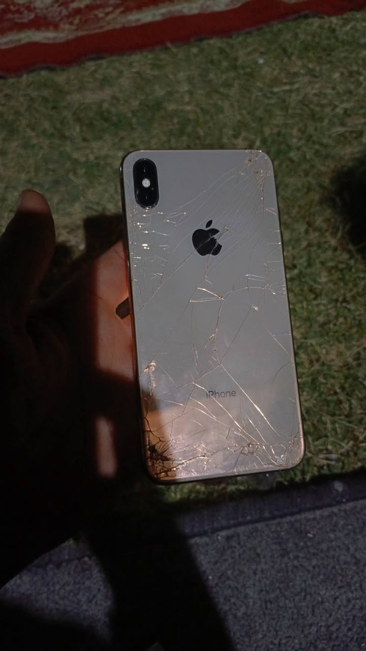 السلام عليكم ايفون اكس ماكس مبدل شاشه وبطاريه اصلي تك خط الذاكره 256مراوس شعندك نزل

نص مكتوب في الصور:
- ١٠:٢٥ البطارية حالة البطارية والشحن رسالة مهمة حول البطارية غير قادر على التحقق من أن هذا الـ iPhone يحتوي على بطارية أصلية من Apple. قد لا تكون التفاصيل الواردة من هذه البطارية دقيقة. لمعرفة المزيد الحد الأقصى للقدرة %١٠٠ هذا قياس لقدرة البطارية مقارنة بقدرتها عندما كانت جديدة. قد تتسبب القدرة المنخفضة بتقليل ساعات الاستخدام بين عملية الشحن والأخرى. أقصى قدرة للأداء الـ iPhone غير قادر على تحديد عمر البطارية. شحن البطارية المحسن للحد من استنزاف عمر البطارية، يتعلم الـ iPhone من عادات الشحن اليومية، بحيث ينتظر ولا يتجاوز ٨٠٪ حتى يحين موعد حاجتك إلى استخدامه.