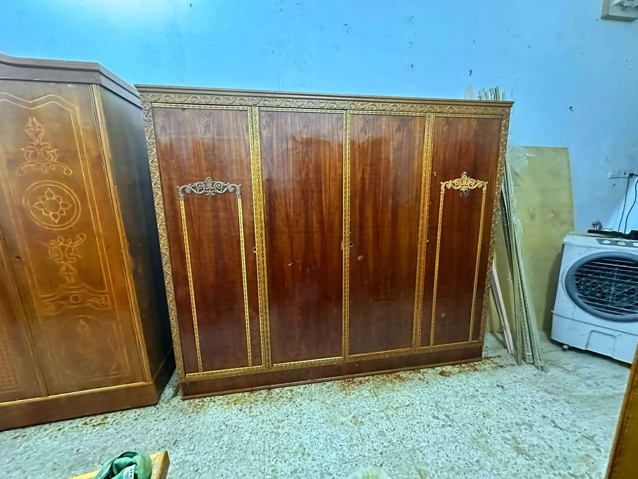 كناتير مستعمل نضيف عدد ٢ حي المعلمين ***********
