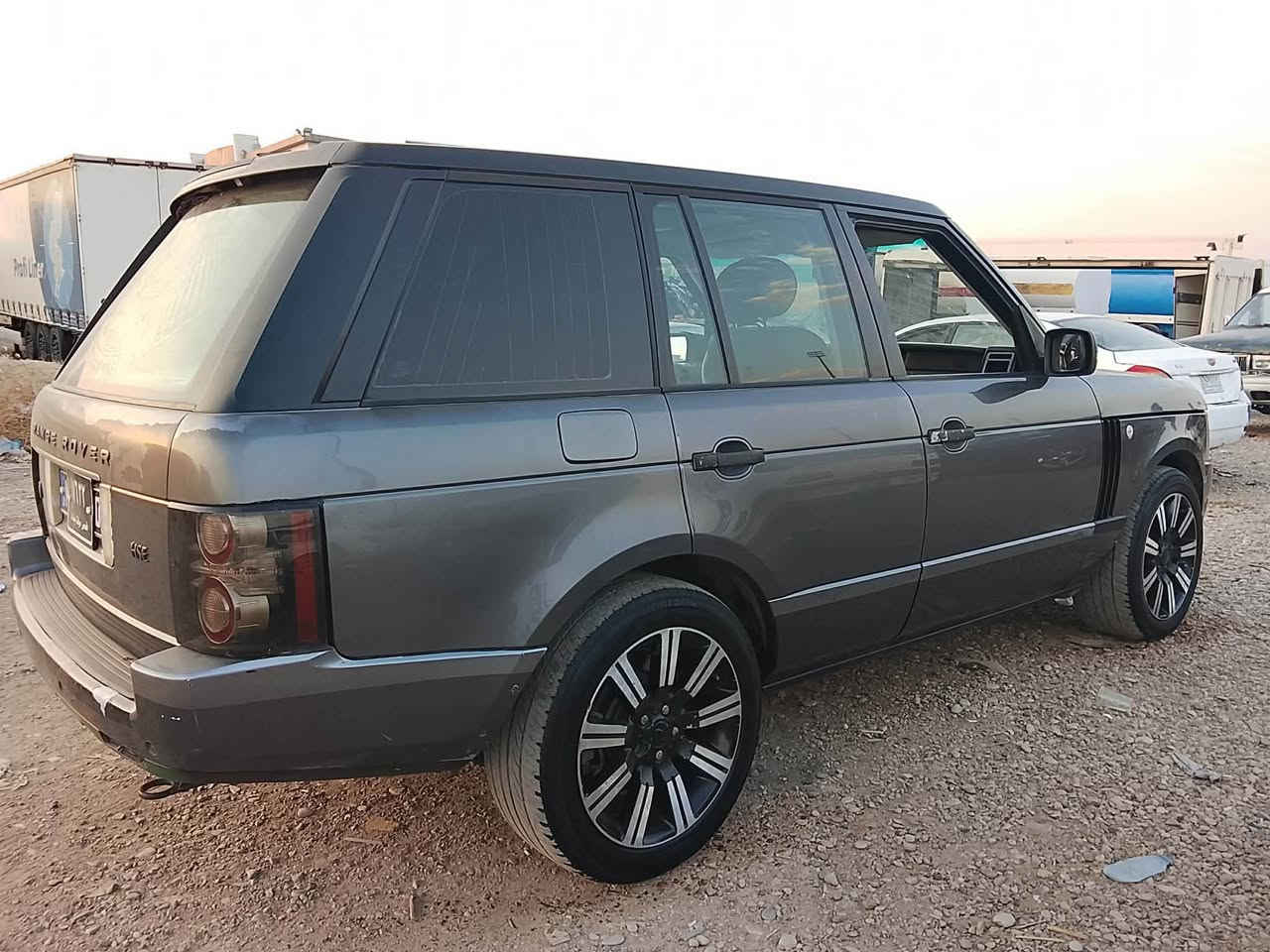 تەنها 55 گەڵا
ڕەنج ڕۆڤەر مۆدێل 2006 هەشت بستۆن بەنزین بێ سۆپەر مەرخوب  تۆماتیک و عادی تەبریت سارد وگەرم چوپەکانی بەشەرت بیلادیە بئ رەقەمە دوبەیە ساخە نمونەیە لە جوانی بۆیاخی نیە لایت زینۆن و لید  هەموو گیانی ئیش ئەکات  نرخی 55 گەڵا و مەجالی تیایە گورینەوەش اکەم بەشتیک بەدلم بیت 
ژ.م********************** كالار, السليمانية
